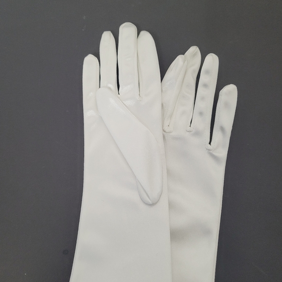 Very long white satin opera gloves - Picture 2 of 5